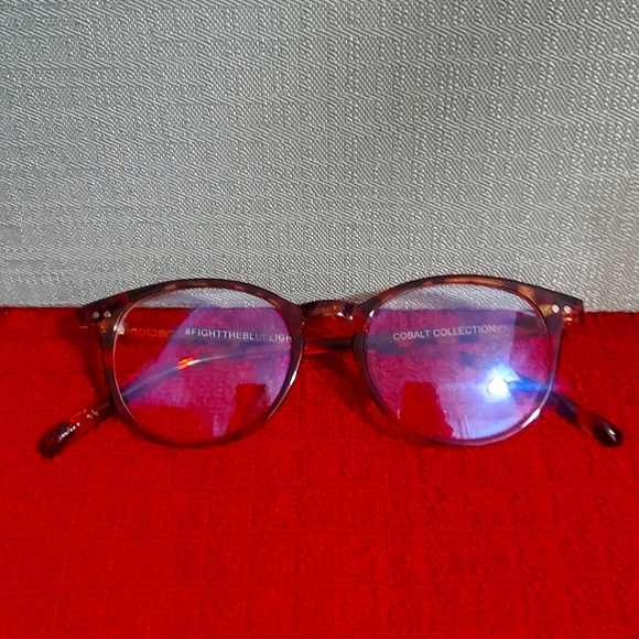 Fight The Blue Light Eye Glasses